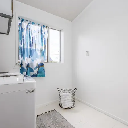 The Hidden Clifftop Gem - Ocean View & Beach Life Auckland Exterior photo