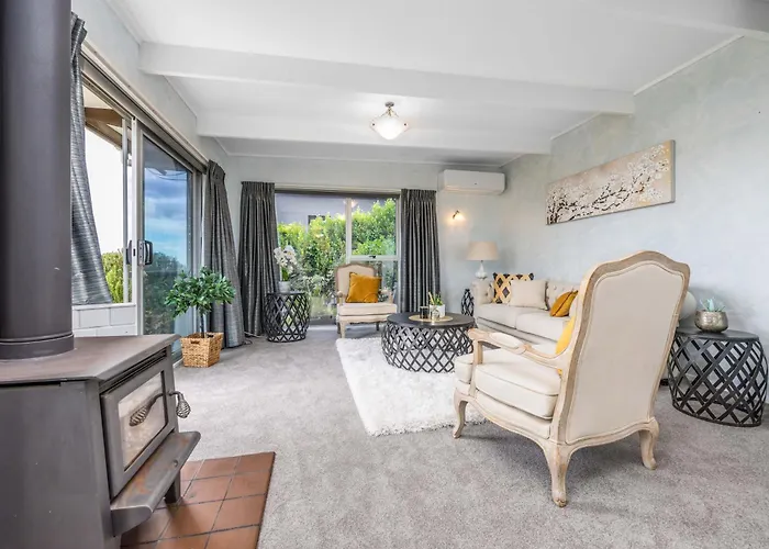 The Hidden Clifftop Gem - Ocean View & Beach Life